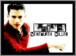 Wentworth Miller, czrwona bluzka